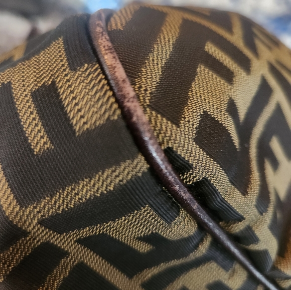 Sold-Fendi Travel Bag w/lock and key! - Picture 14 of 16